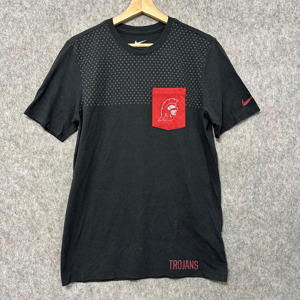 Nike T-Shirt Mens Medium Black USC Trojans Pocket Graphic Athletic Cut Tee